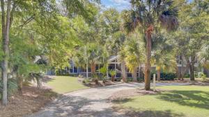 Κήπος έξω από το 29 24th Avenue by AvantStay Easy Beach Access