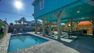 Бассейн в Boards N Bikinis by AvantStay Private Pool или поблизости