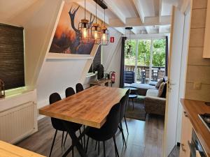 Posezení v ubytování Comfortable Fenced Chalet in Durbuy