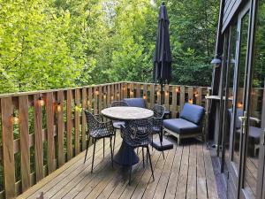 Μπαλκόνι ή βεράντα στο Elegant Chalet Getaway in Ardennes +4 φωτογραφίες