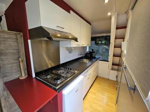 Η κουζίνα ή μικρή κουζίνα στο Chalet Hideaway in Durbuy Countryside