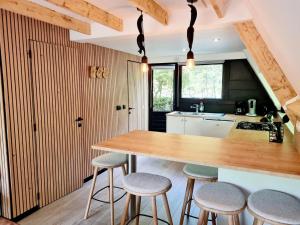 Una cocina o cocineta en Stylish Chalet Haven near Durbuy