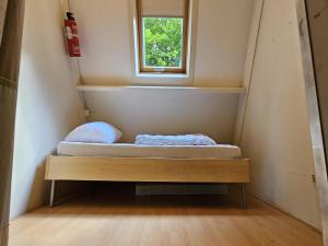 Ένα ή περισσότερα κρεβάτια σε δωμάτιο στο Serene Vacation Chalet in Durbuy +2 φωτογραφίες