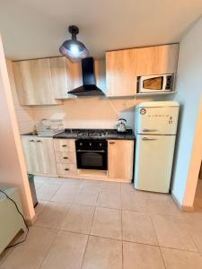 Una cocina o cocineta en Departamento Arriendo Diario 2 fotos más