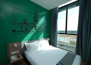 Postel nebo postele na pokoji v ubytování Singgah Pengerang Hotel + 39 fotografií