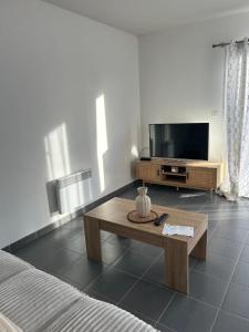 Телевизор и/или развлекательный центр в Maison fleur