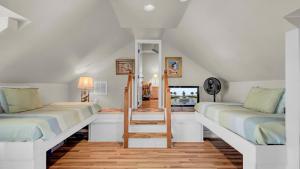 Кровать или кровати в номере 502 Ocean Blvd by AvantStay Beachfront w Pool Ocean Views +34 фотографии