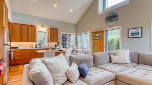a living room with a couch and a kitchen at Sunny Backyard Fireplace Coastal Access in Peaceful Neighborhood Near Shopping in Langley