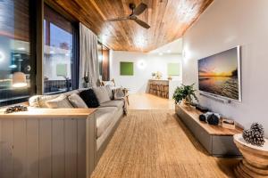 Μια τηλεόραση ή/και κέντρο ψυχαγωγίας στο Cantilever Seaview Pavilion