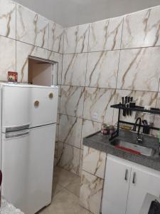 Nhà bếp/bếp nhỏ tại Casa dos pássaros +5 ảnh