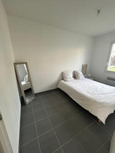 Кровать или кровати в номере Maison fleur