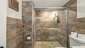 a bathroom with a shower and a toilet at Timberline Retreat by AvantStay Forest Views Minutes to Camelback Resort in Tannersville +30 photos