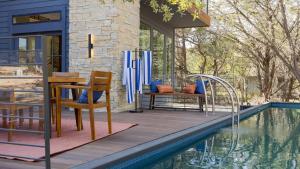 Πισίνα στο ή κοντά στο Pool Hot Tub Game Room Fire Pit Luxe Private 4BDR Maverick by AvantStay