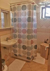 Phòng tắm tại Apartment Saplunara 4923a +17 ảnh