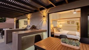 Postel nebo postele na pokoji v ubytování Calypso by AvantStay Entertainer’s Paradise Pool Hot Tub Putting Green + 72 fotografií