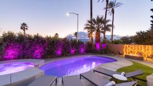 Bazén v ubytování Calypso by AvantStay Entertainer’s Paradise Pool Hot Tub Putting Green nebo v jeho okolí