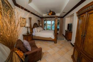 Postel nebo postele na pokoji v ubytování Marbella 3D 3 BR Ocean View