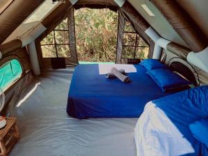 Un pat sau paturi într-o cameră la Bubble Paradise, Koh ta Kiev