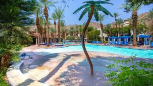 Bazén v ubytování Setting the Standard by AvantStay Luxury Villa nebo v jeho okolí