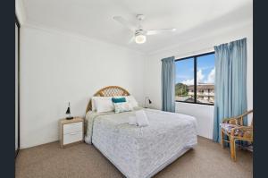 Кровать или кровати в номере Coastal Comfort Sandcastles 221 +12 фотографий