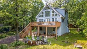 a house with a wrap around deck and a porch at The Nest at Brier Crest by AvantStay Game Room Expansive Deck Fire Pit in Blakeslee