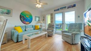 Posezení v ubytování Salt Sun by AvantStay Beach Access Pool