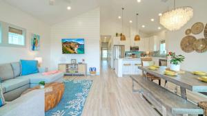 Kuchyň nebo kuchyňský kout v ubytování Casa Rita by AvantStay Snowbird Discounted Rates Private Pool Near Beach