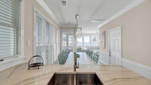 Фотография из галереи 131 Grand Pavilion by AvantStay Oceanfront On The Boardwalk в городе Айл-оф-Палмс