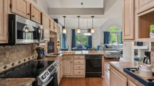 O bucătărie sau chicinetă la The Boulder Inn by AvantStay Indoor Hot Tub Game Room Outdoor Fire Pit