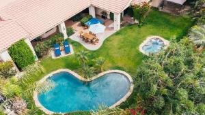 Hồ bơi trong/gần Firefly by AvantStay Spacious Backyard w Pool Hot Tub +17 ảnh