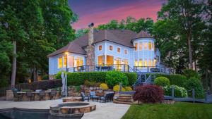 Κήπος έξω από το Paradise Pointe by AvantStay Lakefront Views Playset