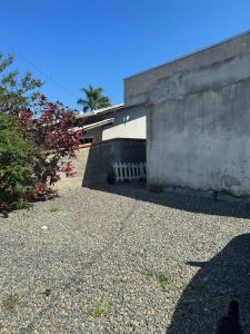 a building with a bench in front of it at Park e Mar Studio quarto 1 in Penha
