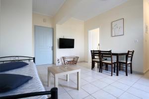 Et tv og/eller underholdning på Avra apartments