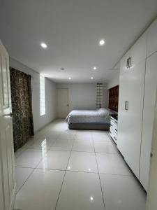 Giường trong phòng chung tại Lautoka accommodation