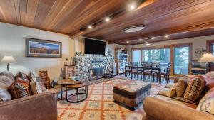 O zonă de relaxare la Lakefront Haven by AvantStay Minutes to Ski Resorts Private Dock