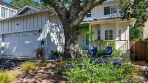 a house with two chairs and a tree at Casa Osito by AvantStay Pool Hot Tub Outdoor Dining Minutes from Sonoma Plaza in Sonoma