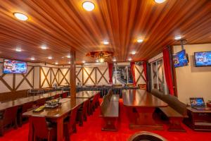 TV a/nebo společenská místnost v ubytování ロッジＴＯＮＢＯ・石打