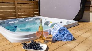 Φωτογραφία από το άλμπουμ του Secluded w Deck Views Hot Tub Ping Pong Hudson in the Berks by AvantStay σε East Chatham +45 φωτογραφίες