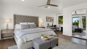 Postel nebo postele na pokoji v ubytování Paso Vista Bella by AvantStay Luxe Group Escape w Wine Country Views