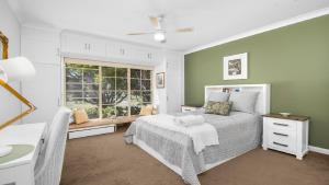 Giường trong phòng chung tại Warrambool Lodge +11 ảnh