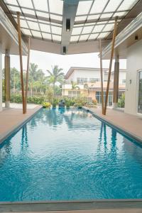 an indoor pool in a building with blue water at Highland Villas Royale Corp in Alfonso