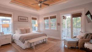 Postel nebo postele na pokoji v ubytování No Shady Beaches by AvantStay Seacrest Beach Pool Bikes + 27 fotografií