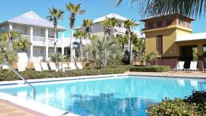 Bazén v ubytování No Shady Beaches by AvantStay Seacrest Beach Pool Bikes nebo v jeho okolí