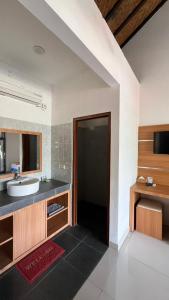 Kuchyň nebo kuchyňský kout v ubytování Tropica Gili Hotel - Gym & Recovery Spa