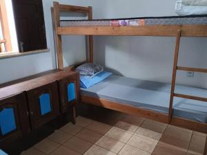 Ένα ή περισσότερα κρεβάτια σε δωμάτιο στο Hospedaria da Lua hostel