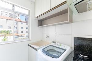 Η κουζίνα ή μικρή κουζίνα στο Belo apartamento a menos de 2 min do mar VJG0102