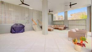 Khu vực ghế ngồi tại 311 Carolina by AvantStay Rooftop Ocean Views w Pool +32 ảnh