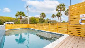 Swimmingpoolen hos eller tæt på Beachfront Home w Pool Ocean Views Charleston Access Big Turtle