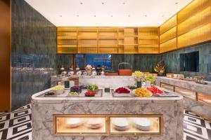 a buffet in a hotel room with food on a table at Qingzhou Ancient City Minxin Hotel in Qingzhou +17 photos