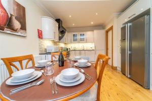 a kitchen and dining room with a table and chairs at Family Friendly 3BR Townhouse with 6 Beds and Parking in Edinburgh +38 photos